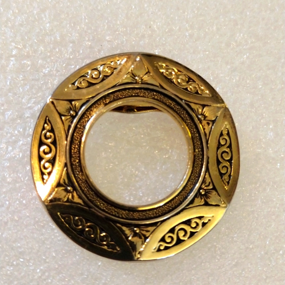 Liebo U.S.A. faux gold scarf clip brooch.